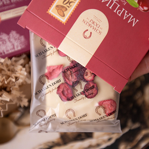 Марципановая плитка в белом шоколаде с клюквой