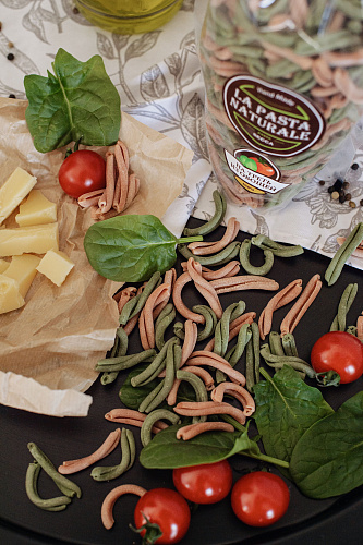 Макаронные изделия "Казаречче" шпинат и томат